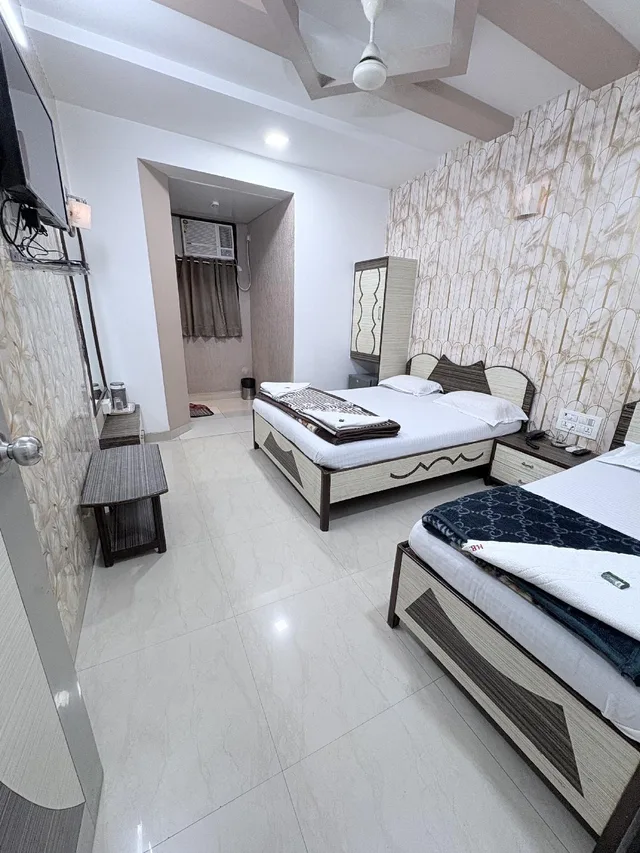 Super, Deluxe، Hotel Broadway Colaba Mumbai 1/3