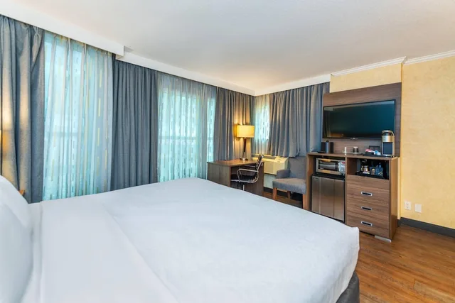 غرفة بسرير كوين، Grand Park Hotel & Suites Downtown Vancouver, Ascend Hotel Collection 2/4