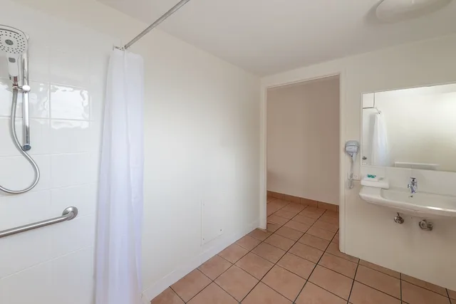 غرفة بسرير كوين وسرير فردي لذوي الإعاقة، Anchor Motel Noosa 4/5