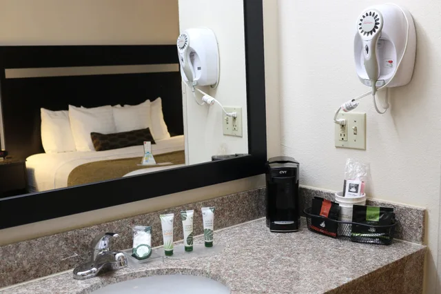 Standard, Queen Bed, Accessible, Best Western Parsons Inn 6/6