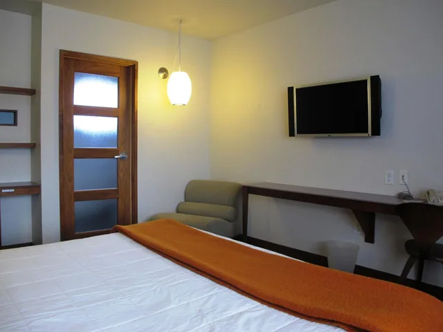 Room, King Bed, Modern Hotel And Bar 1/10