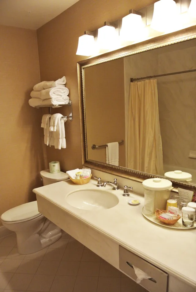 Superior, King Bed, Cow Hollow Inn 7/7