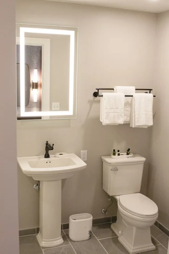 غرفة بسرير كينج مع أريكة، Blu Tique Hotel 3/6