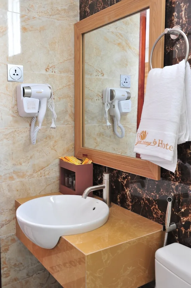 غرفة بريميير بسرير كوين بإطلالة على المدينة، Sen Vang Luxury Hotel 10/10