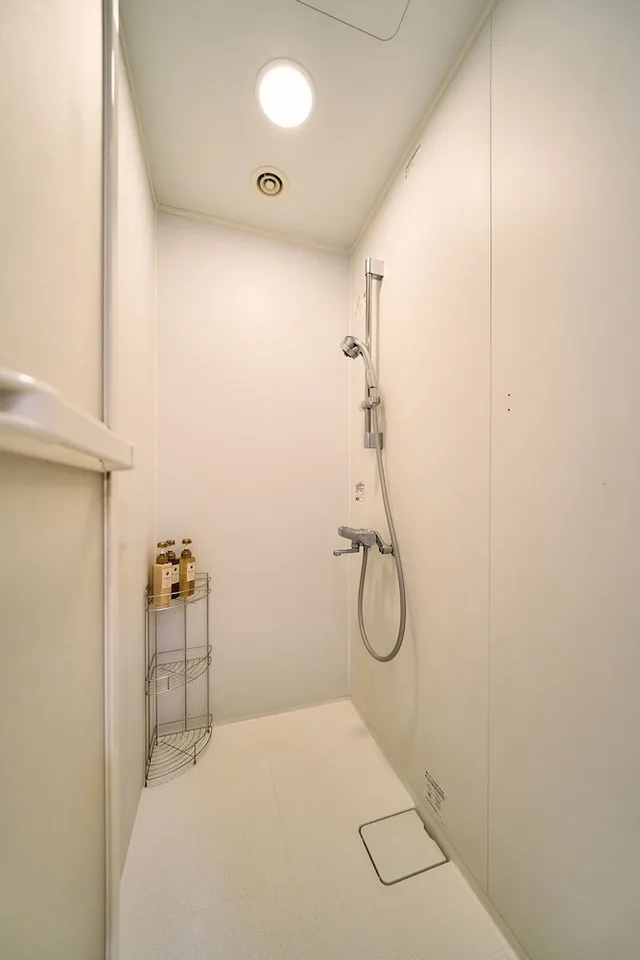 سكن مشترك مفرد للرجال بحمام مشترك، Hotel Plus Hostel Tokyo Kawasaki 3/3
