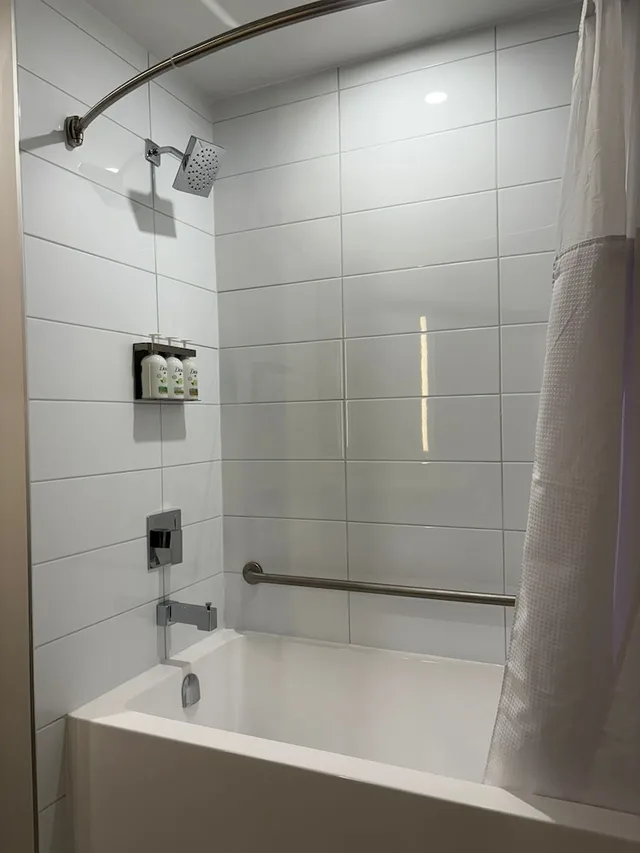 غرفة بسريرين كوين، La Quinta Inn & Suites by Wyndham Kelowna BC 5/8