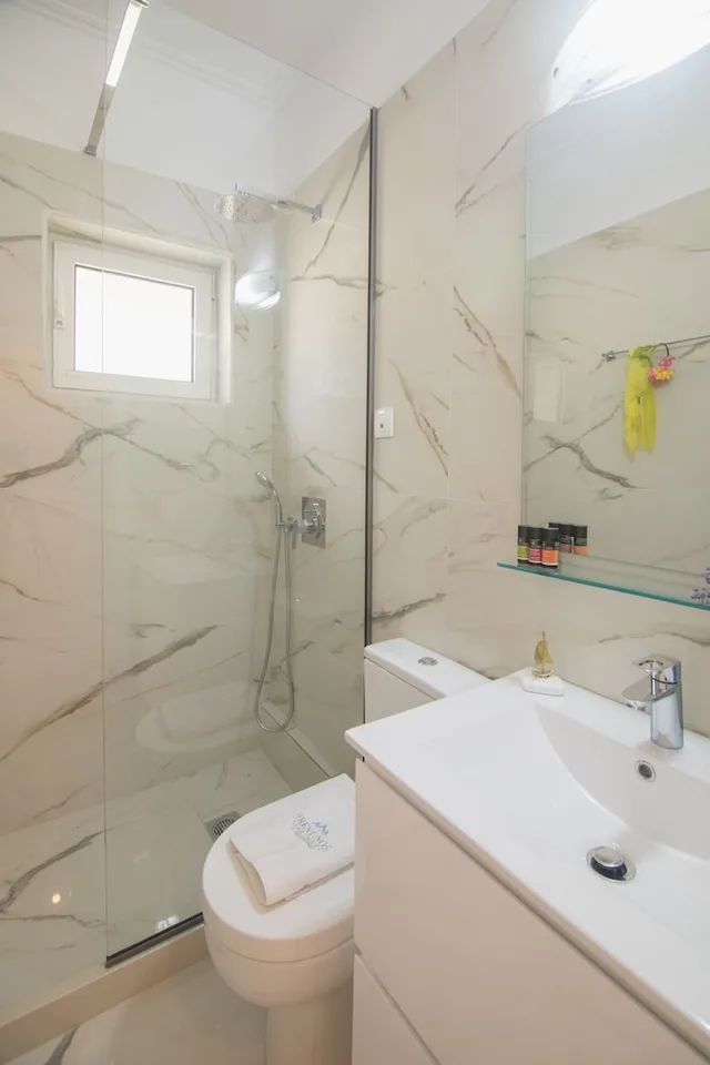 Studio, Twin Beds, Brentanos Apartments - View Of Paradise 2/3