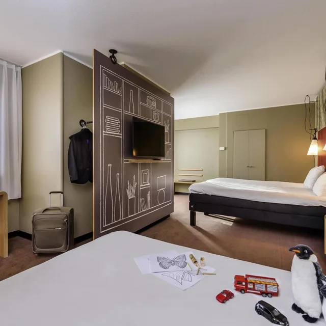 Superior, Double Bed, Riverside, Sofa, Ibis Frankfurt Centrum 4/9
