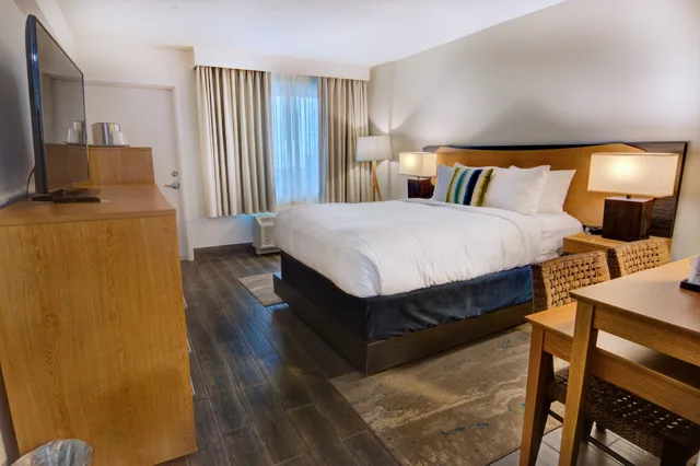غرفة بسرير كوين بشرفة لذوي الإعاقة، Guy Harvey Resort St. Augustine Beach 3/4