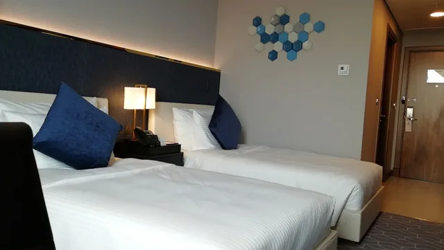 Superior Room with Two Single Beds، ميلينيوم مطار المدينة(Millennium Madinah Airport) 1/6