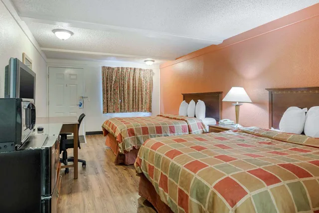 غرفة بسريرين مزدوجين، Rodeway Inn Auburn Hills - Detroit 1/4