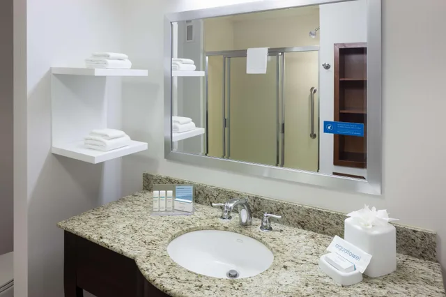 غرفة بريميوم، Hampton Inn Los Angeles-Orange County-Cypress 2/3