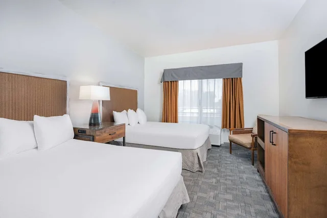 جناح بسريرين مزدوجين، Ramada by Wyndham Bakersfield North 2/5