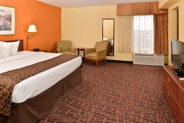 Standard, King Bed, Best Western Louisville East Inn & Suites 2/10