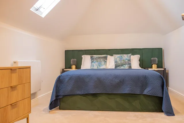 2 Bedrooms, Apartment, 2 Double Beds, Charles Hope Salisbury Centre 4/10