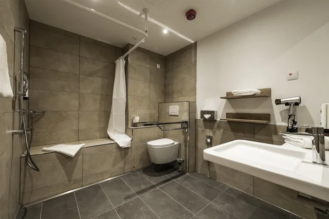 غرفة سوبيريور بسرير كوين، HARBR. hotel Konstanz 7/8