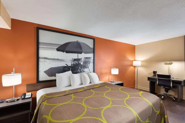 غرفة بسرير كينج، Super 8 by Wyndham Myrtle Beach/Market Common Area 3/3