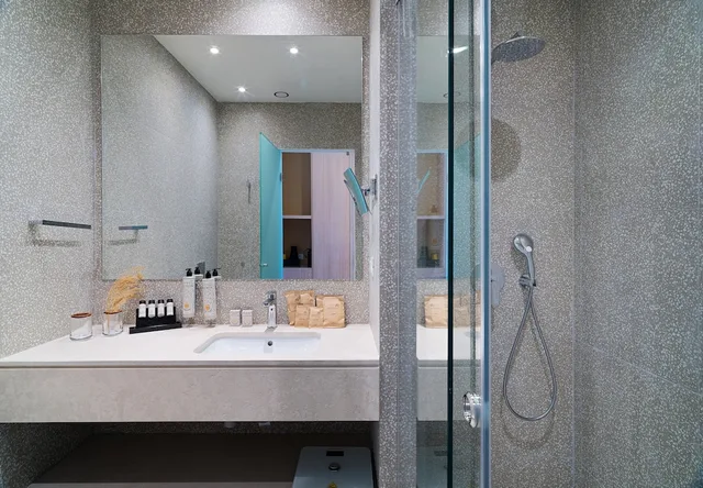 غرفة تنفيذية بسريرين منفصلين مع أريكة، Leonardo Kolymbia Resort 4/5