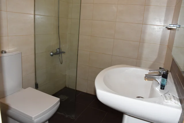 Standard Twin Room:، Le Marly Hotel 3/4