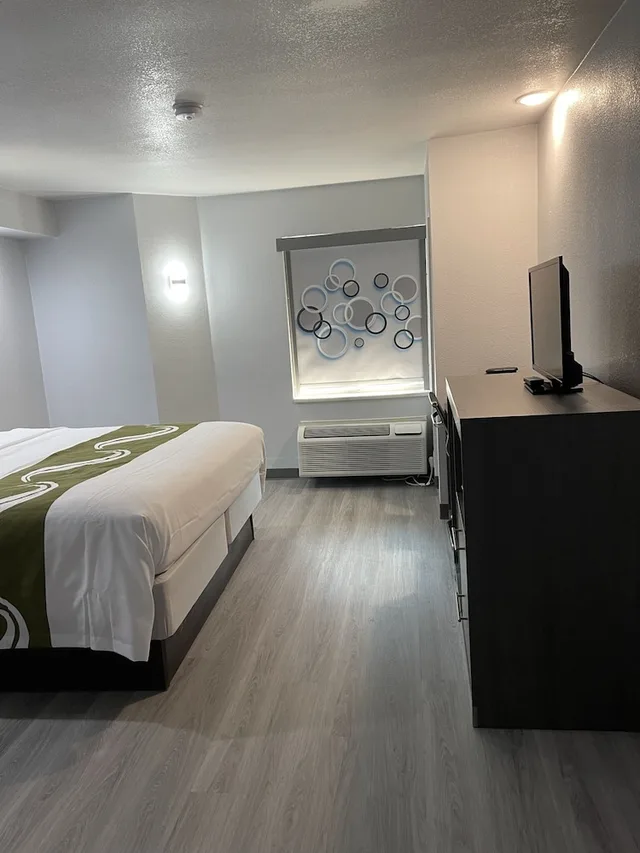 غرفة بسرير كينج، Quality Inn and Suites Richardson-Dallas 6/10