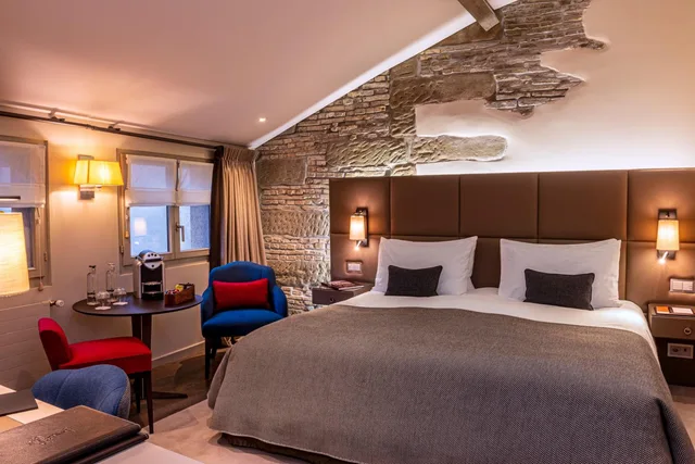 غرفة ديلوكس بسرير كوين، Hotel Les Armures 1/10