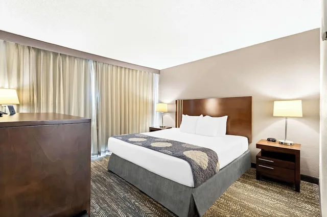 غرفة قياسية بسرير كينج بشرفة للمدخنين، Best Western Yacht Harbor Hotel 1/9