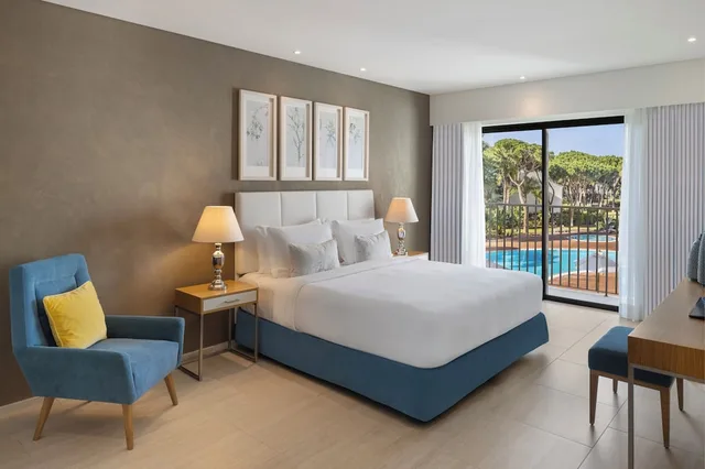 2 Bedrooms, Garden Suite, Queen and Twin Beds, Garden Access، Pine Cliffs Gardens 1/10