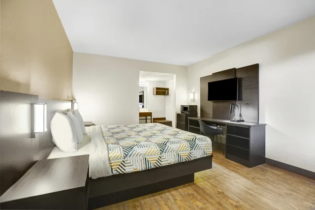 Room, King Bed, Motel6 Amarillo, TX - Airport 2/5