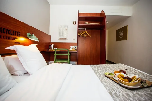 Room, Twin Beds, Sporting House Hotel 2/7