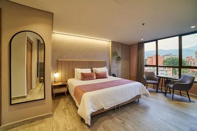 Suite, King Bed, Hot Tub, Eutopiq Hotel 3/10