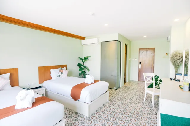 Signature, Pine, King Bed، ROYAL PINEAPPLE HOTEL a welcome to wealth and good fortune 2/10