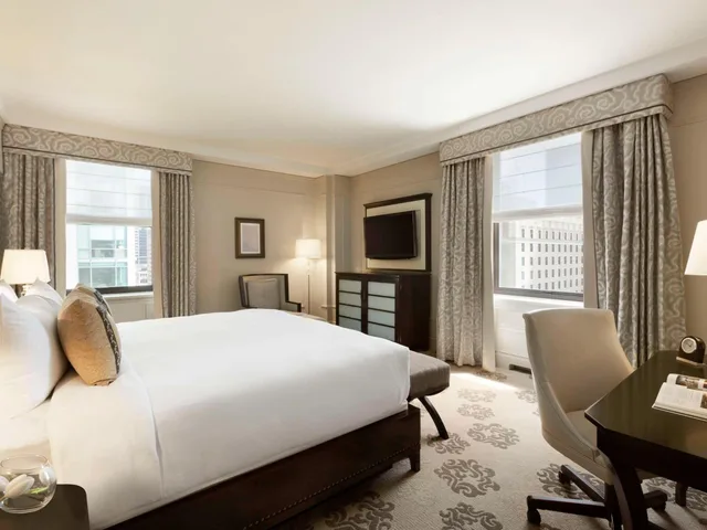 غرفة ديلوكس ركنية بسرير كوين، Fairmont Hotel Vancouver 1/1