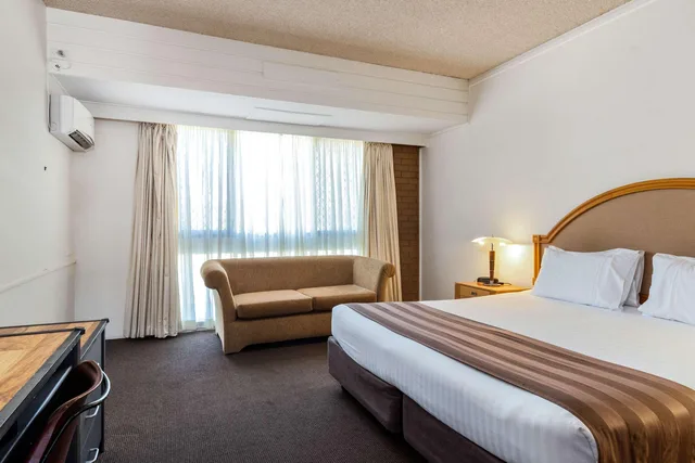 Upgrade, King Bed, Quality Inn Dubbo International 2/3