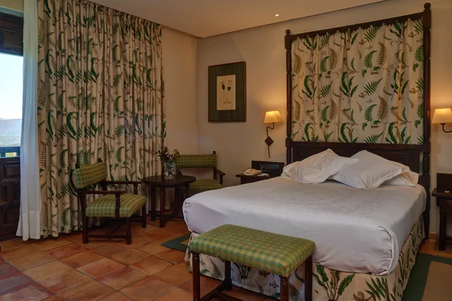غرفة قياسية بسرير مزدوج، Parador de Sos del Rey Catolico 7/10