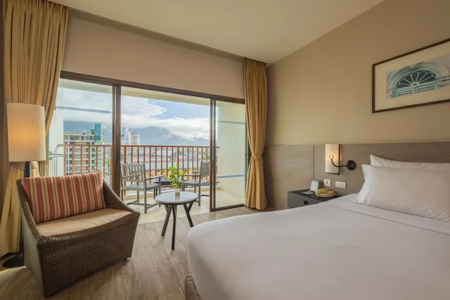 Superior City View, Deevana Plaza Phuket Patong 7/9