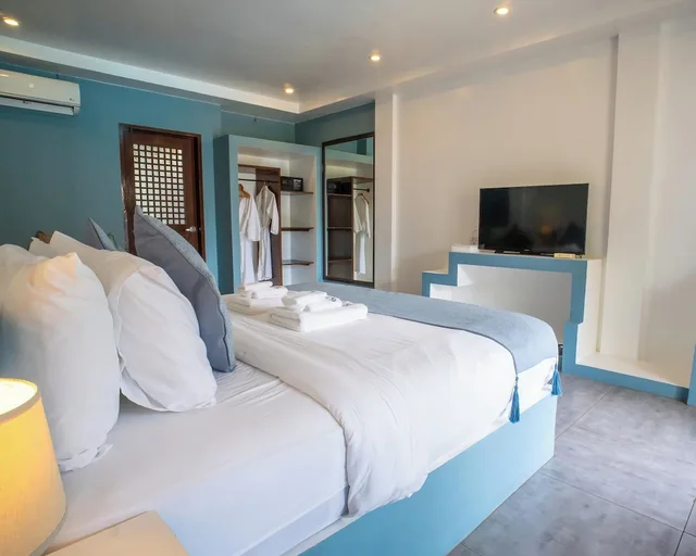 Deluxe, Triple, King Bed, Sofa, Amihan Resort 4/10