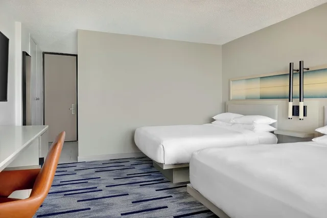 غرفة بسريرين مزدوجين، Saddle Brook Marriott 1/10