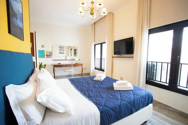 Superior, Double Bed, Ostello Bello Napoli 5/9