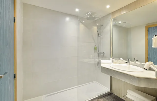 Sol, Twin Beds, Pool View، Sol Barbados 6/6