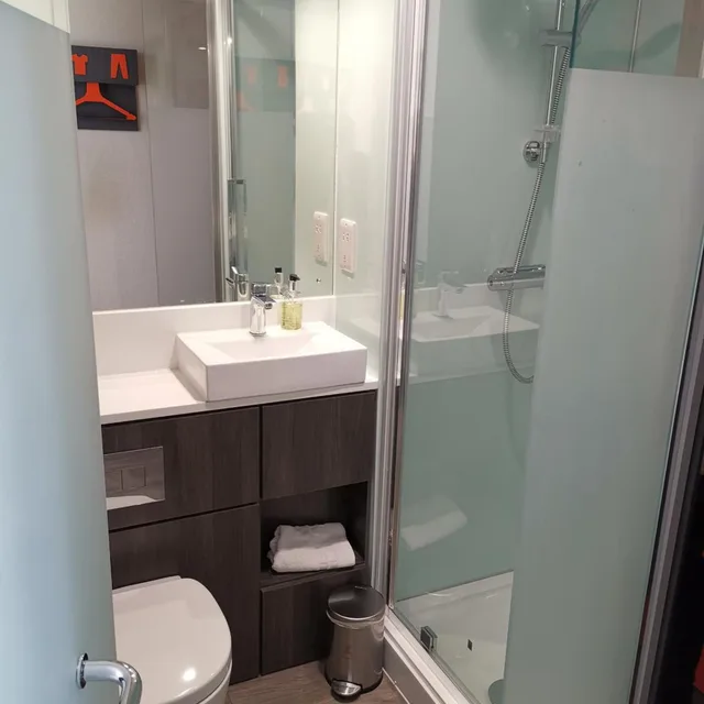 Family, Double or Single Bed، easyHotel Sheffield City Centre 8/10