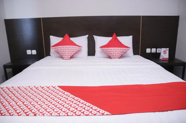 Standard, Double Bed, OYO 1006 Azzahra Guest House 3/3