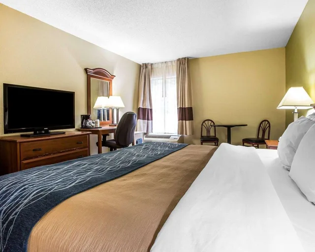 غرفة بسرير كينج لذوي الإعاقة، Quality Inn Darien-North Brunswick 1/3
