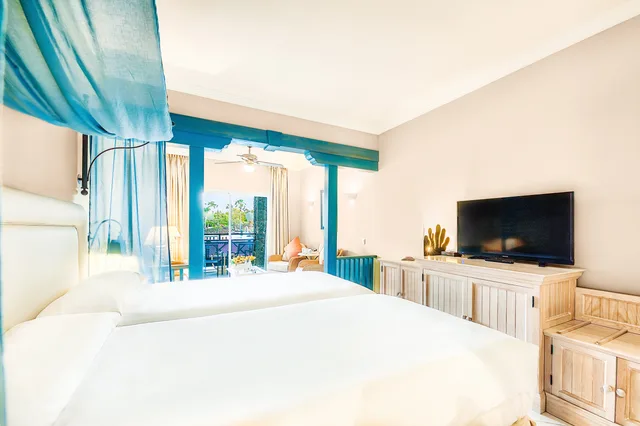 Room, Double Bed, Lateral Side Sea View، Hotel LIVVO Volcan Lanzarote 1/6