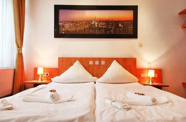 غرفة قياسية بسرير كينج، City Hotel Storch 1/10