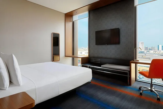 Aloft, King Bed, Pool View, High Floor, Aloft Me'aisam Dubai 1/4
