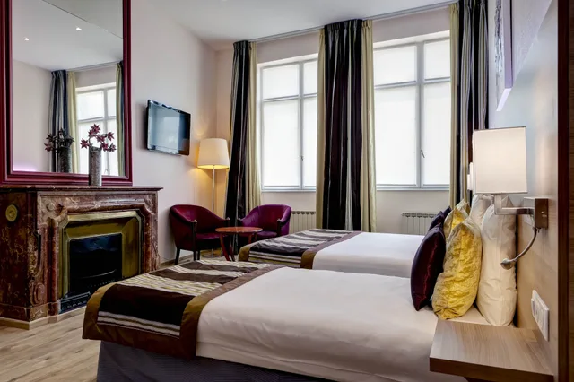 Room, Triple, 1 Double and 1 Single Bed, Phenix 7/9