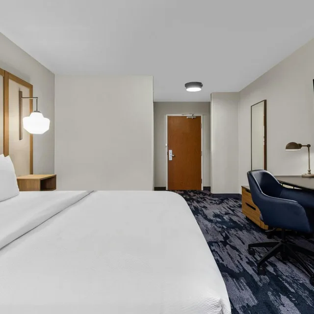 Room, King Bed, Bathtub, Accessible, Fairfield Inn and Suites Billings 5/10