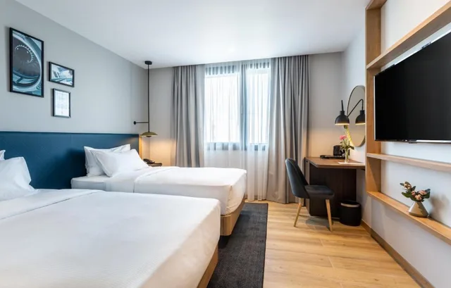 غرفة قياسية بسرير مزدوج أو سريرين منفصلين، Hilton Garden Inn Bucharest Airport 1/3