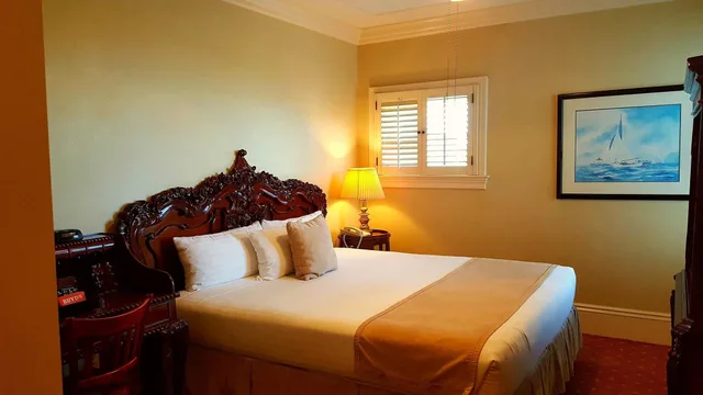 غرفة بسرير كوين، Monterey Hotel 2/3