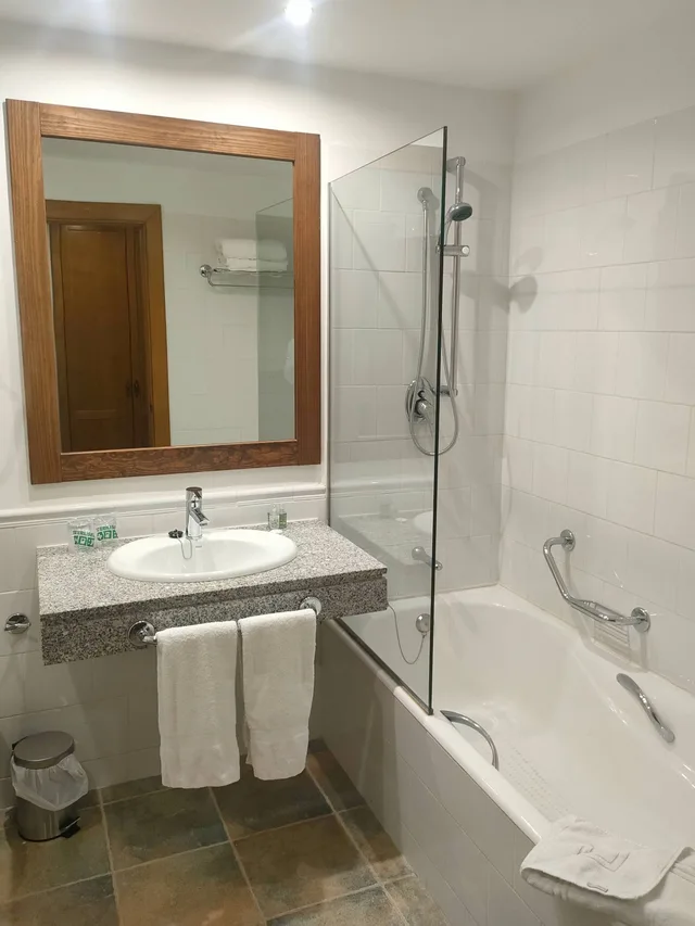 غرفة قياسية ثلاثية، 4US RIOJA WINE HOTEL 2/2